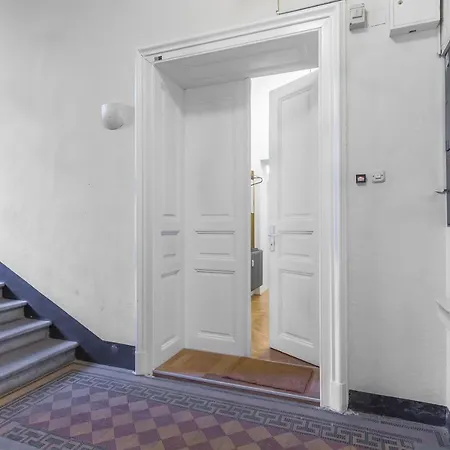 Apartment Munda House Big Design Family Friendly 4br Apt